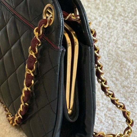 Chanel Matelasse Dark Navy VINTAGE AUTHENTIC Quilted Chain Shoulder Bag handbag - Picture 6 of 16